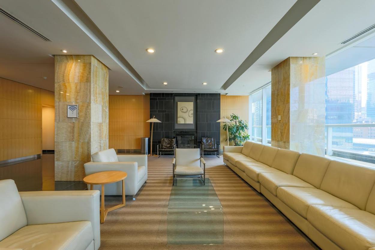Skyline Elegance Condo Toronto Exterior foto