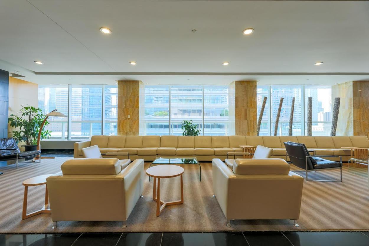 Skyline Elegance Condo Toronto Exterior foto